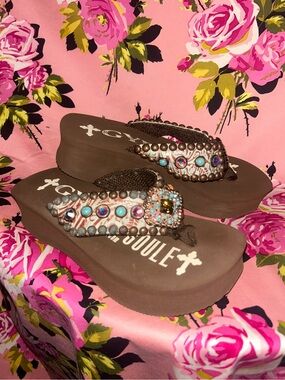 Gypsy soule 2” brown crystal platform sandals flip flops 90’s Y2K vintage shoes